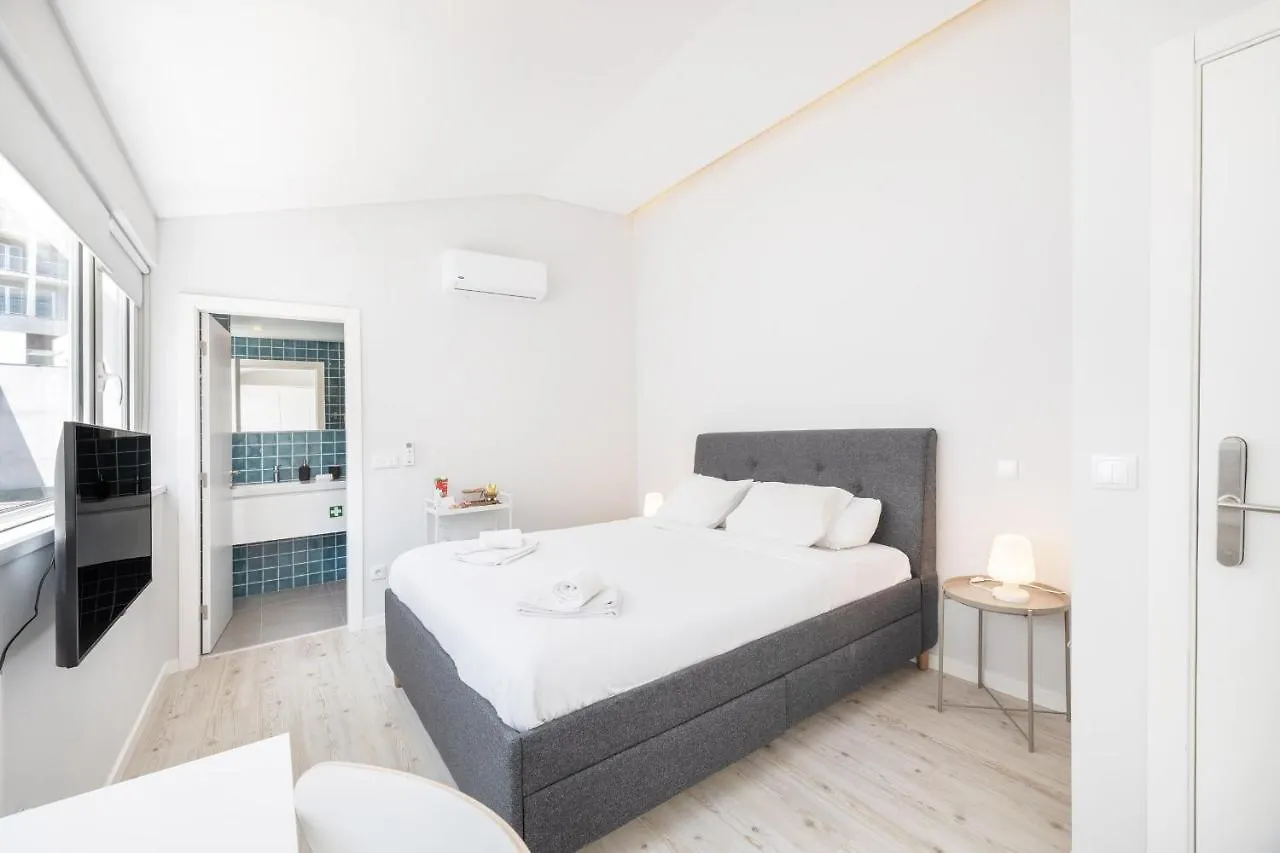 Olala Lisbon Oriente Suites A Guest house